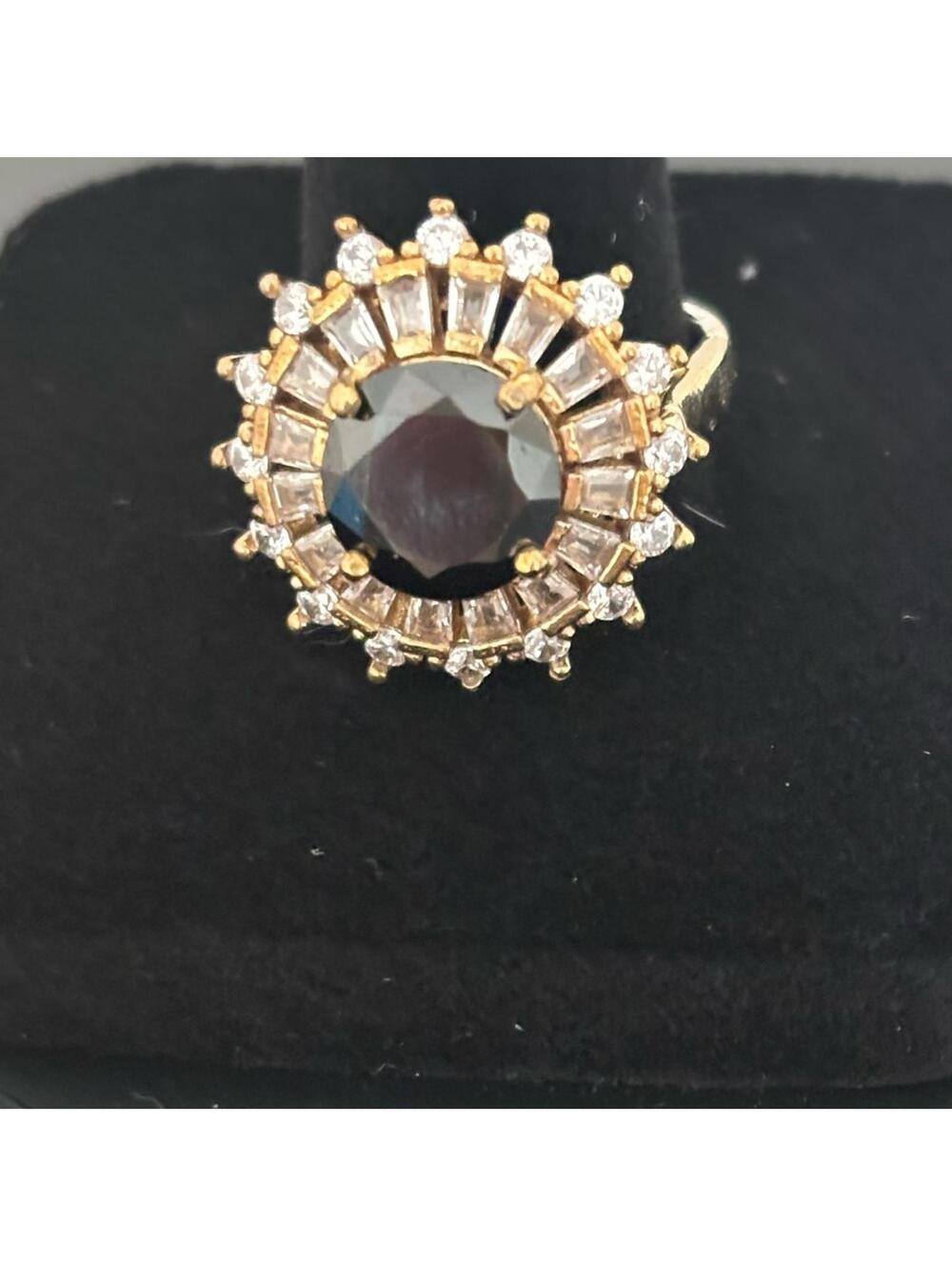 Elegant Gold and Black Stone Ring